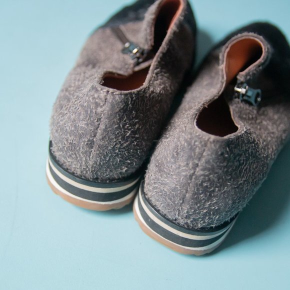 LIKE NEW Anthropologie All Black Gray Black Fur Cap Pony Hair Zipper Flat Sz 39 - Picture 7 of 8